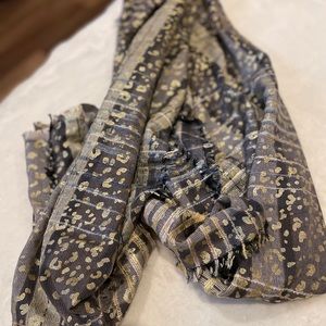 Chicos NWT Gold/Grey metallic scarf
